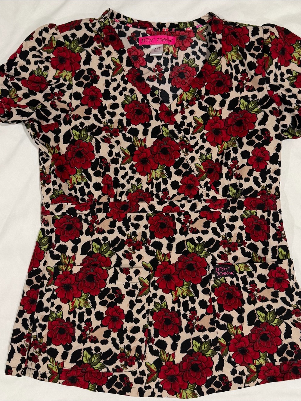 Betsey Johnson Floral Cheetah Calla Scrub Womens 2 Pocket Mock Wrap Top Size XXS